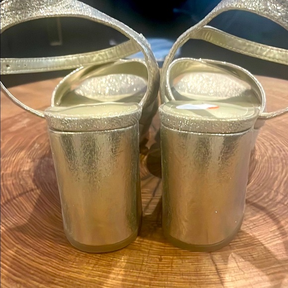 **Spring and Summer Shine!!** Steve Madden ROISEN Gold Strappy Sandals 9.5M - Picture 4 of 8